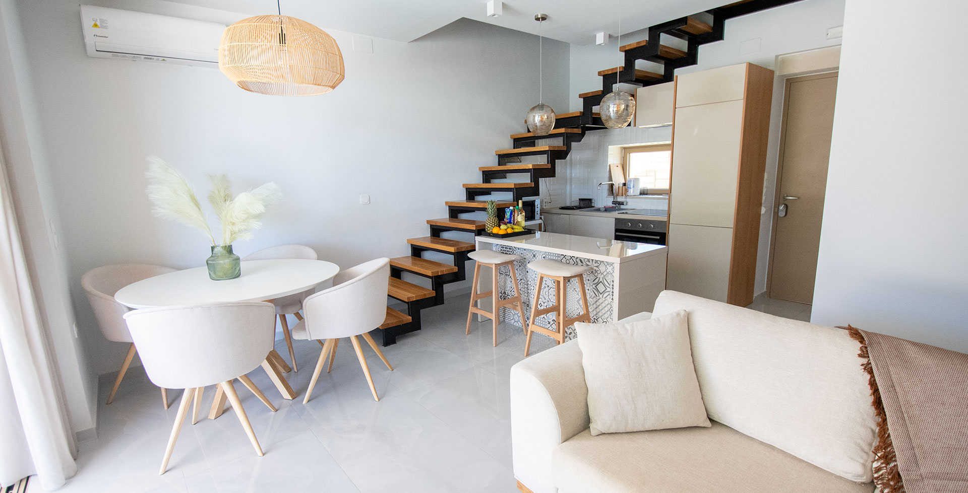 Silentium Villas | Modern dining area